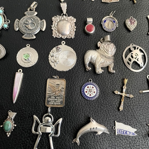 Lot of 68 Sterling Silver quality charms pendants - Picture 9 of 13